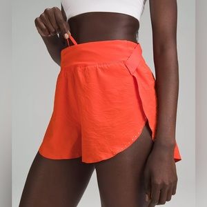 🧡LULULEMON🧡SZ 6 Fast and Free High-Rise Short 2"
Airflow
